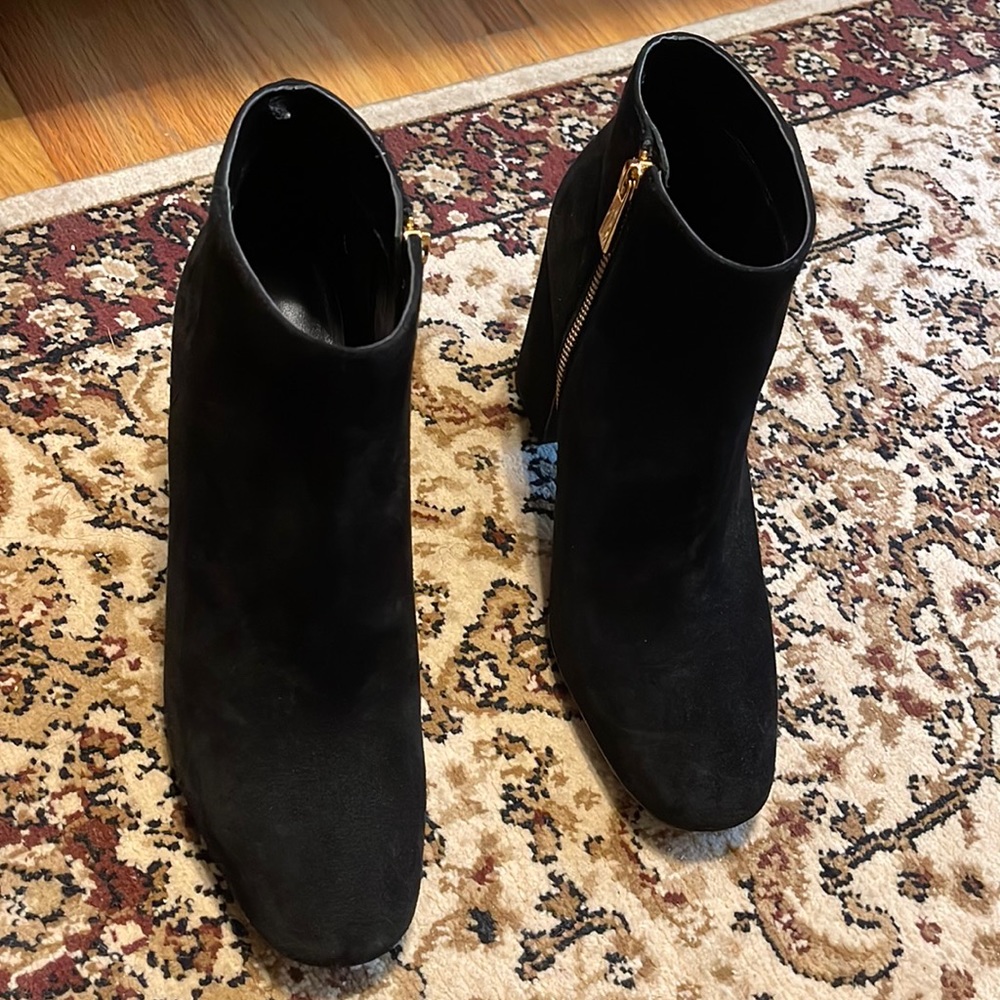 Michael Kores Leather Upper Rubber outside. They are like new!